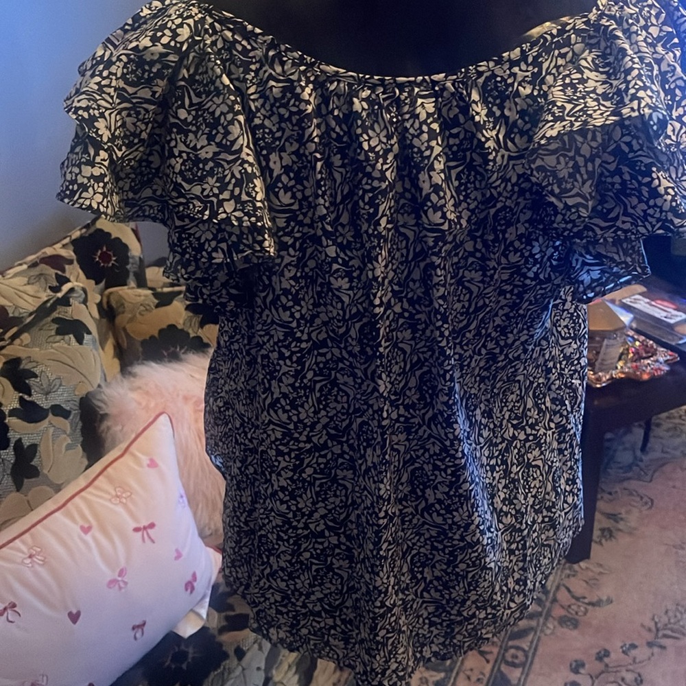 Universal Thread Ruffle Top white and black - Picture 5 of 6